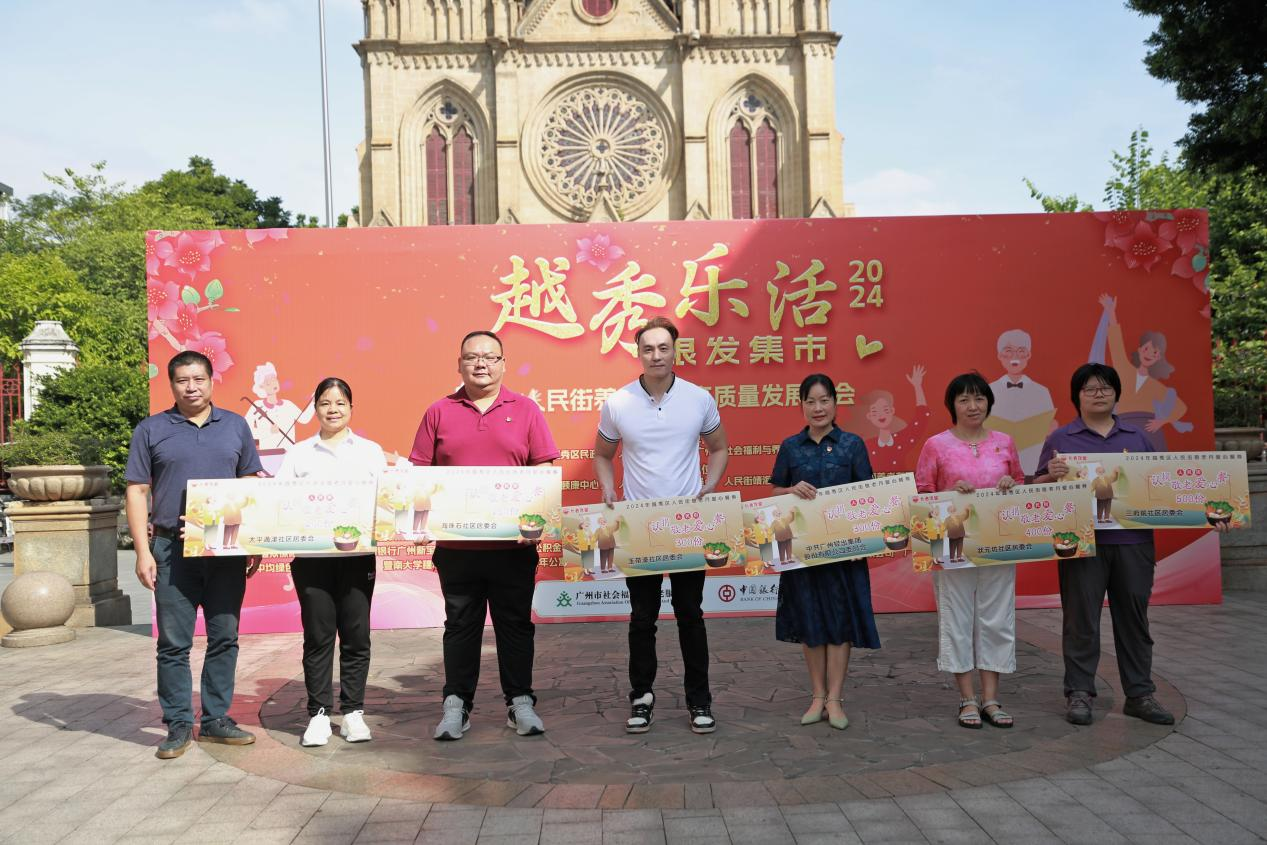 尊老敬老，愛老助老——輕出公司黨委組織捐贈“九九重陽敬老愛心餐”300余份